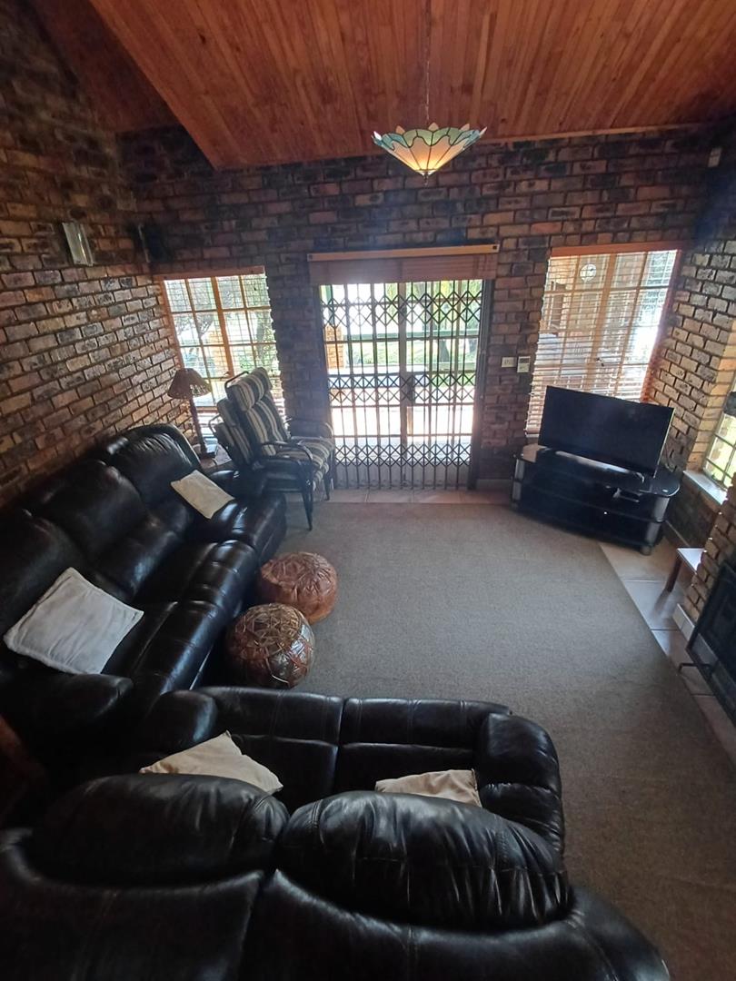 9 Bedroom Property for Sale in Willow Grange Free State